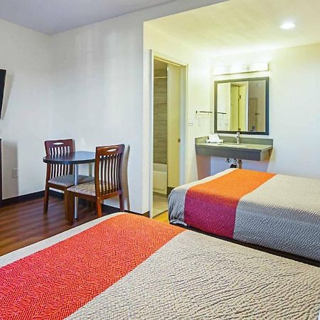 هيسبيريا Motel 6 Maple/Main المظهر الخارجي الصورة
