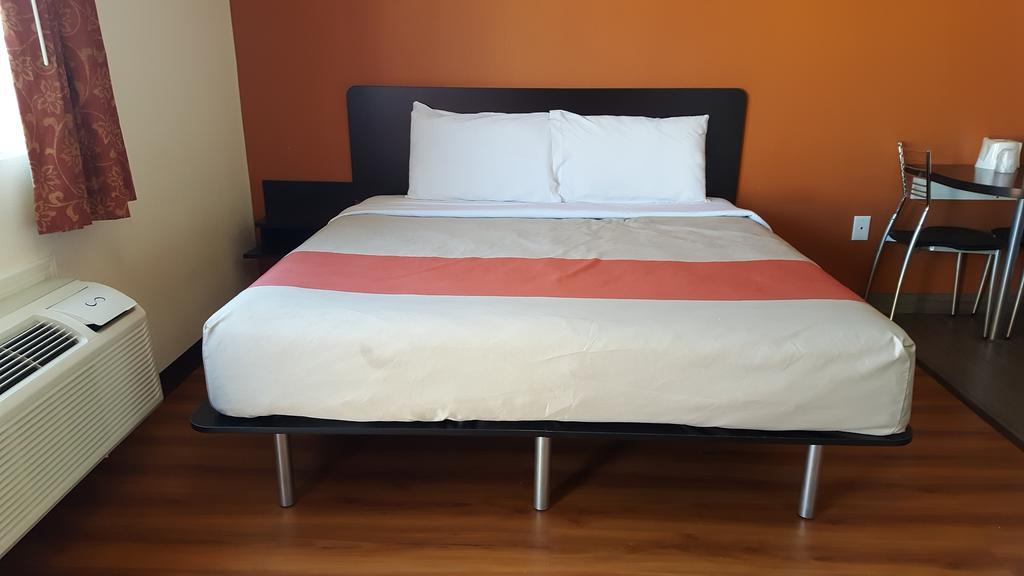 هيسبيريا Motel 6 Maple/Main المظهر الخارجي الصورة