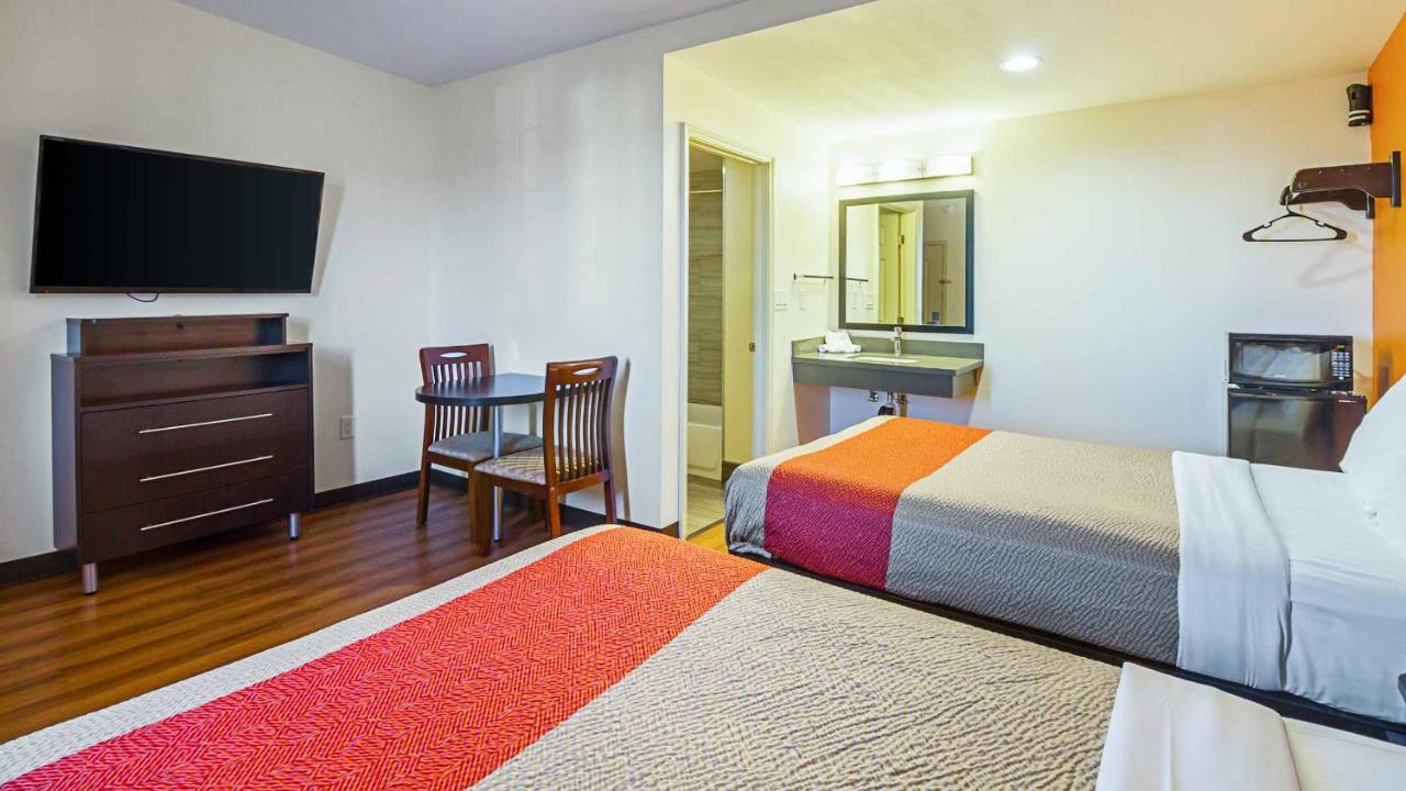 هيسبيريا Motel 6 Maple/Main المظهر الخارجي الصورة